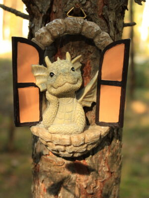 Figurka do zawieszenia "Smok w oknie"