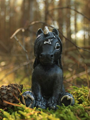Figurka "Czarny jednorożec"