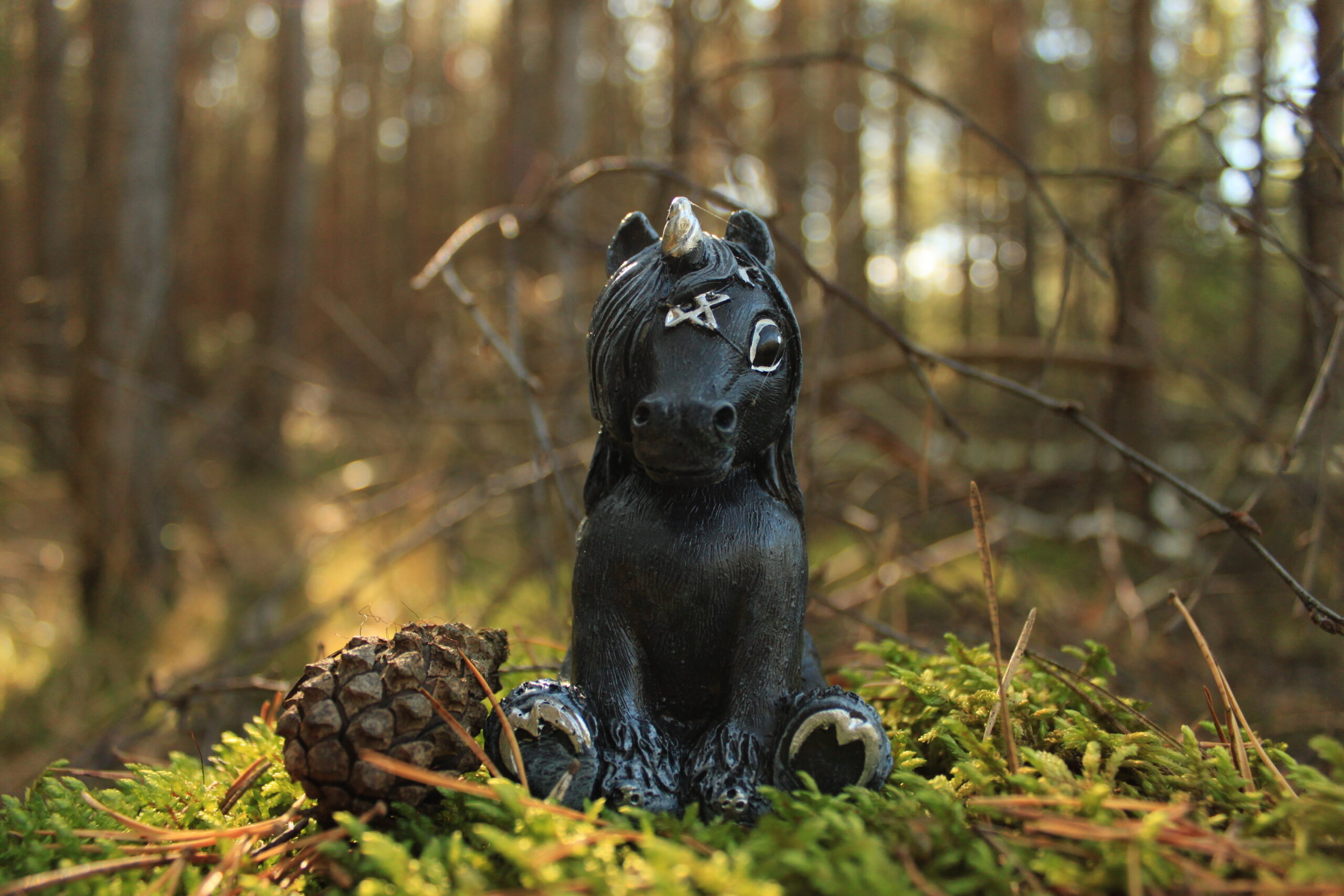 Figurka "Czarny jednorożec"